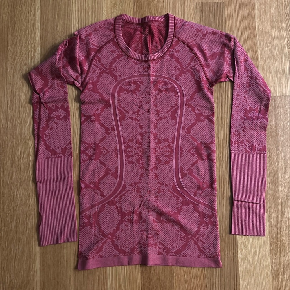 EUC - Women’s Lululemon LS Camo-Printed Swiftly Tech - Size 4